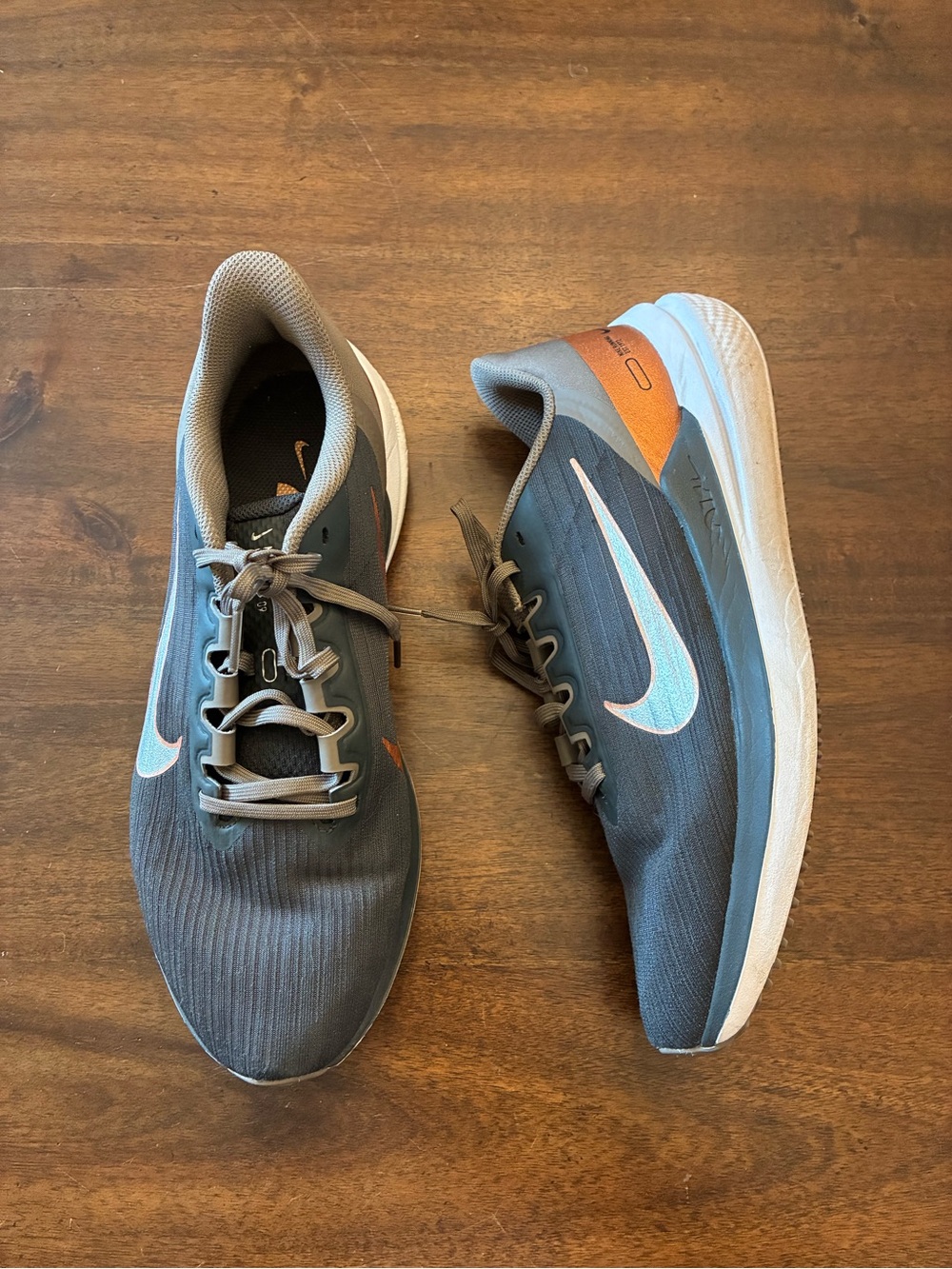 Nike Air Zoom Winflo 9 Shoes Women’s 12 Sneakers Grey Metallic Copper